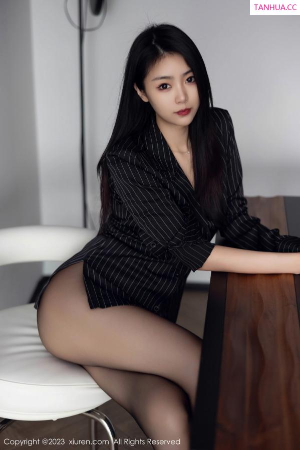可乐Vicky  [XiuRen]高清写真图 2023.05.05 No.6677 可乐Vicky 黑丝美腿第58张图片